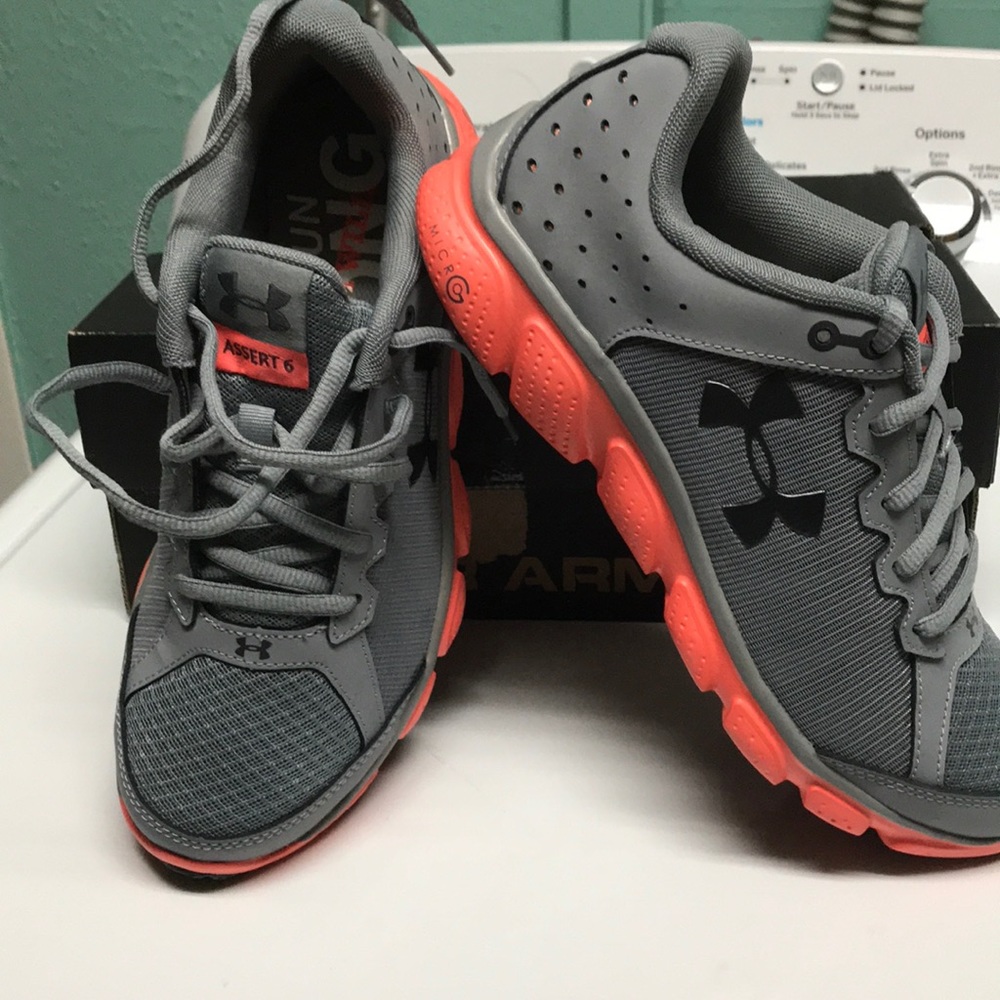 Brand new pair of tennis shoes never been worn